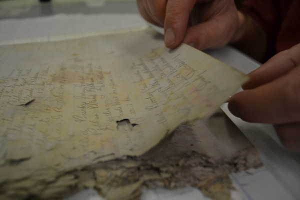 Conserving damaged documents